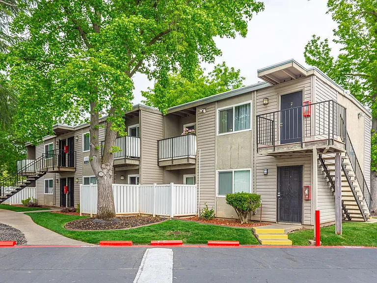 Gold Creek Apartments — Photo 49
