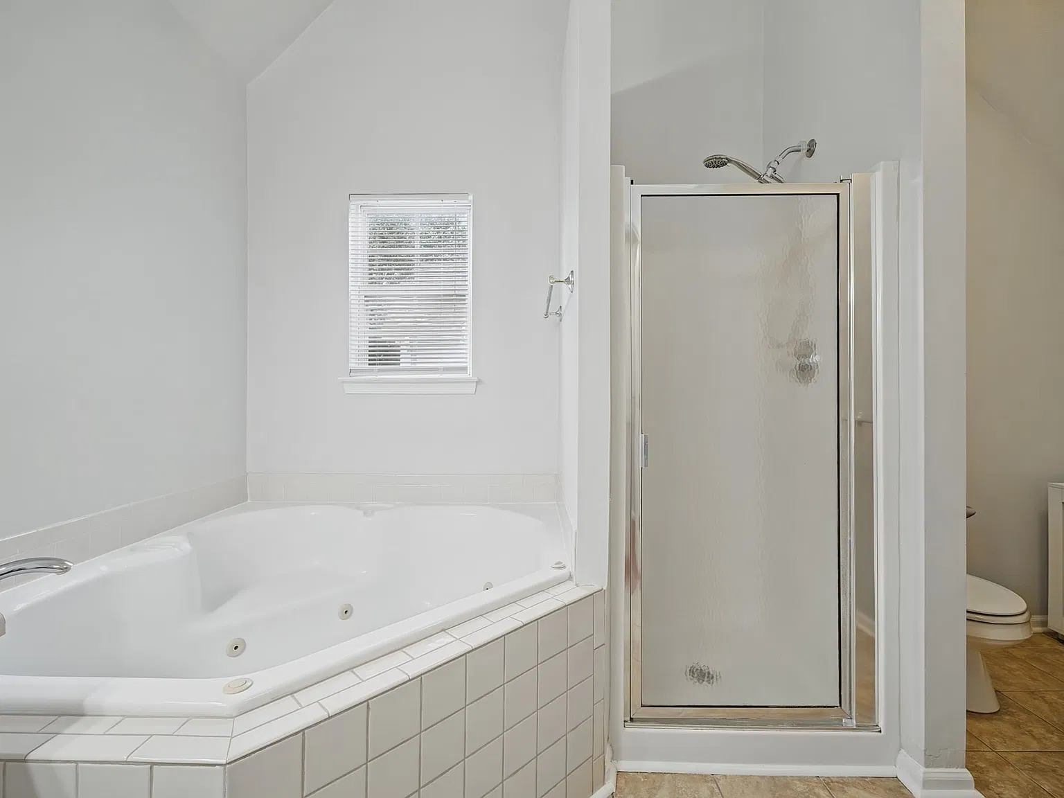 4 bed, 2.5 bath, 2400 sqft, $2,750 — Photo 4