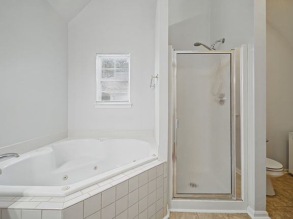 4th image of 112 Lancelot Dr