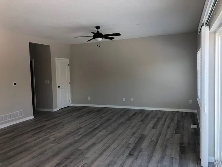 311 SW Brookside Dr — Photo 4