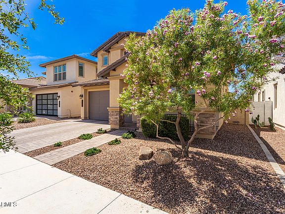 3rd image of 3851 E LOMA VISTA Street