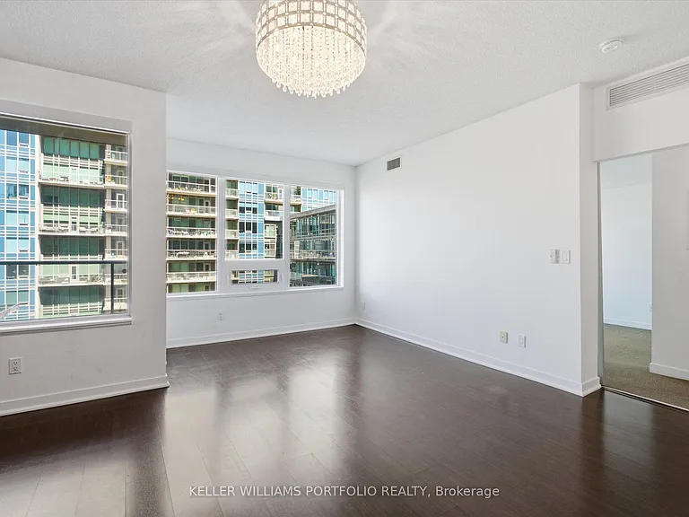 59 E Liberty St #911 — Photo 8
