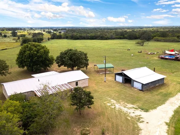 271 Kinsey Trl, Luling, TX 78648