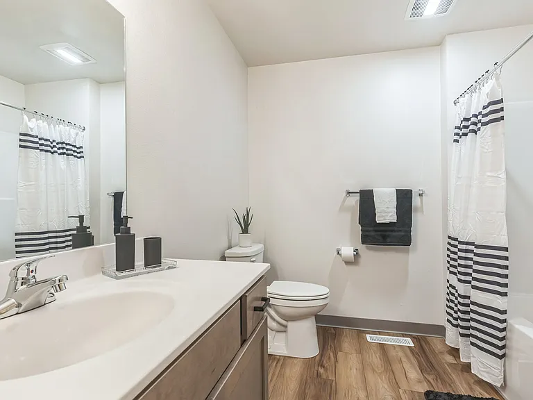 Lindoo School Apartments and Townhomes — Photo 24