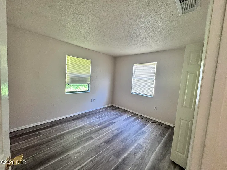 300 Hopkins Ave #B — Photo 17