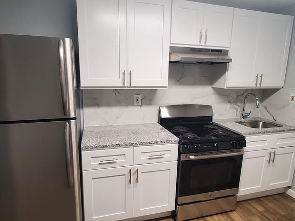 4th image of 931 W York St #1