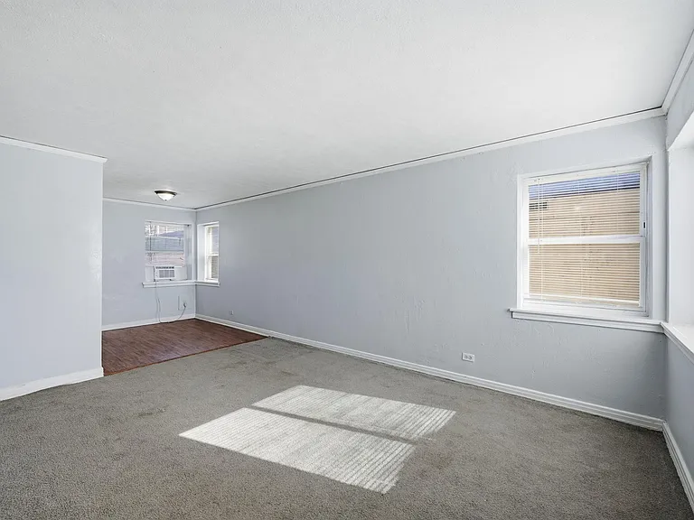 305 W Morton St — Photo 16