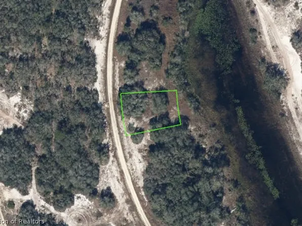 307 Dargen Dr, Lake Placid, FL 33852