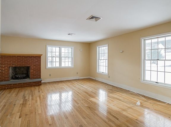 5th image of 24 Cole Haven Ter W
