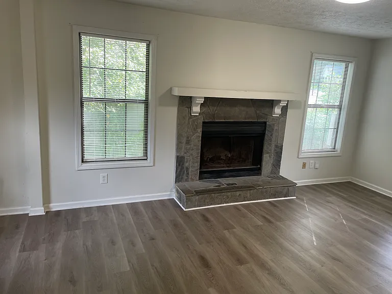 4475 Longley Ln — Photo 17