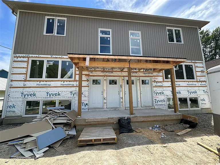 576 Front St #A — Photo 2