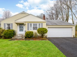 6 Hepburn Rd, Hamden, CT 06517