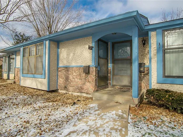 11217 E 71st Dr — Photo 2