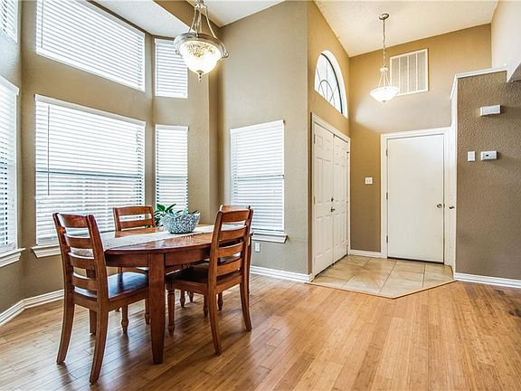 4th image of 1127 Settlers Way