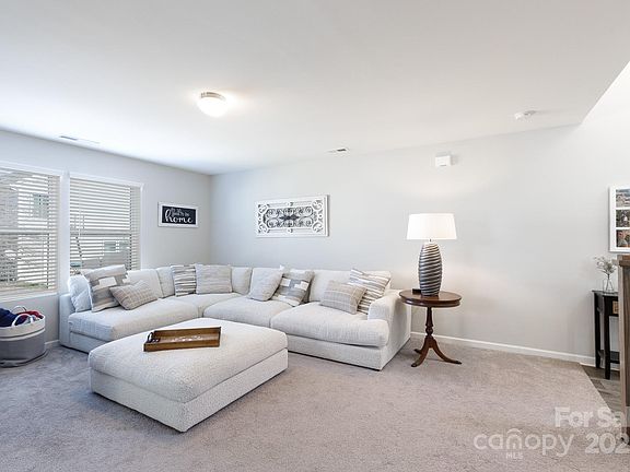 4th image of 6037 Halliwell St