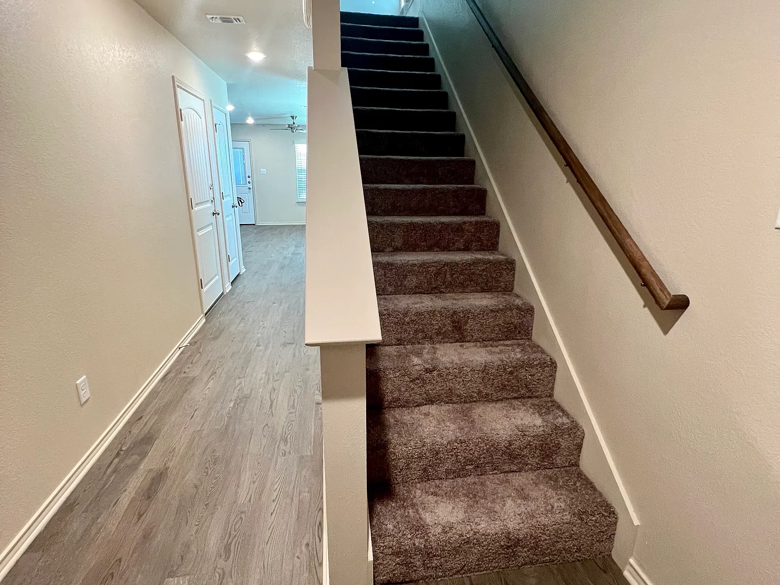 3 bed, 2.5 bath, 1375 sqft, $1,550 — Photo 2