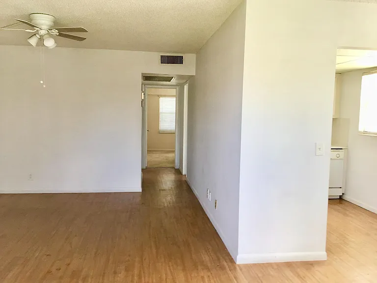84 Brighton Dr E #B — Photo 3
