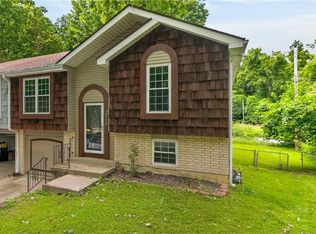 5924 NW Creekview Dr, Parkville, MO 64152