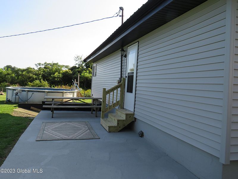 4th image of 818 Paris Road