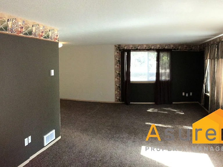 1163 2nd Ave — Photo 6