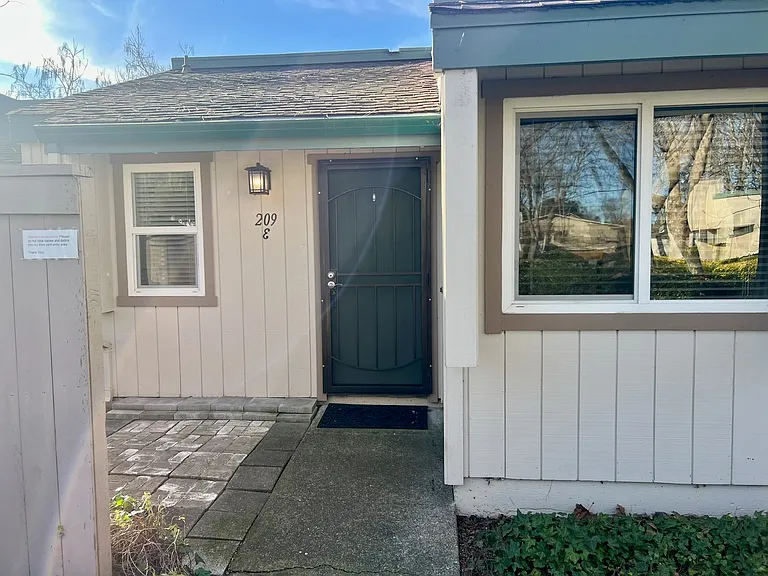 209 Stony Point Rd #E — Photo 1