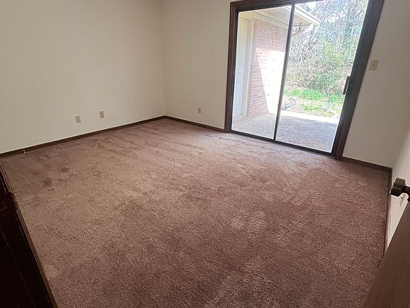 4th image of 2040 Pineview Dr