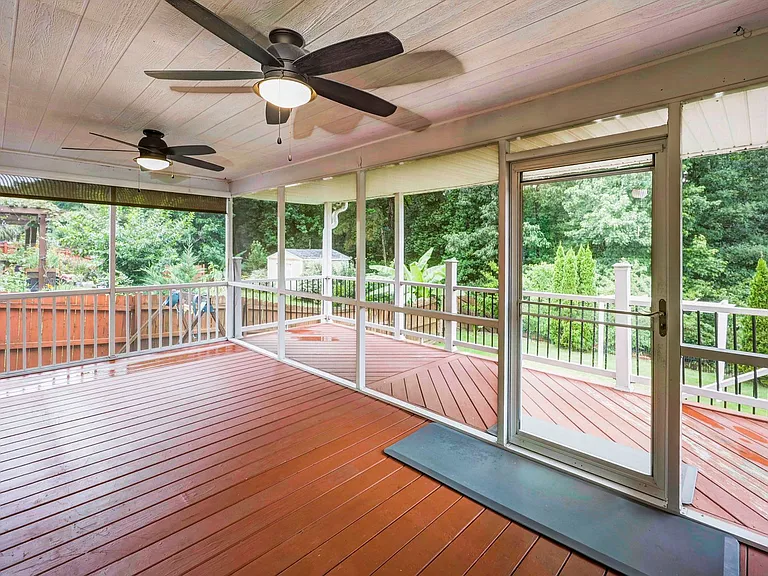 201 Hammock Dr — Photo 4