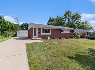 732 Bassett Dr, Saline, MI 48176