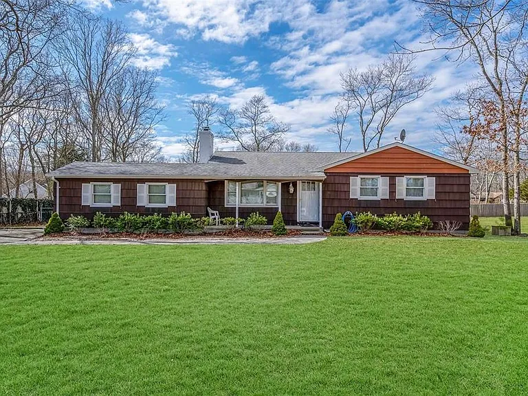 168 W Tiana Rd — Photo 1
