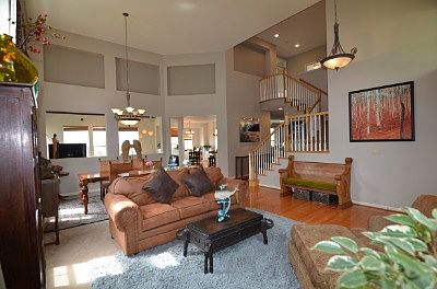 Hardwood floors/open staircase