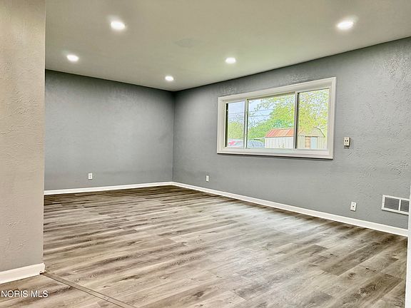 5th image of 1643 Longwood Dr