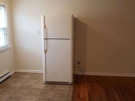 3rd image of 607 E Broadway APT 3