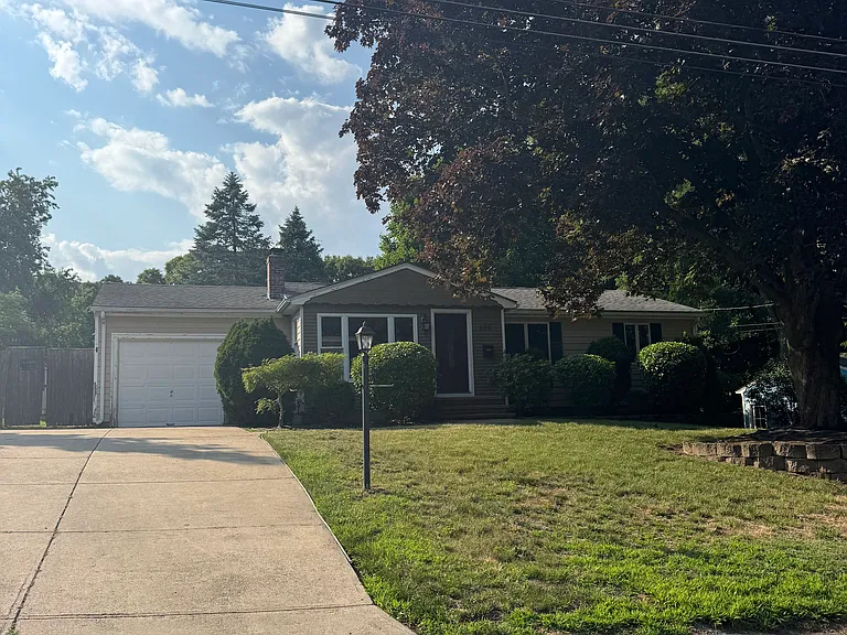 109 Larchmont Rd — Photo 36