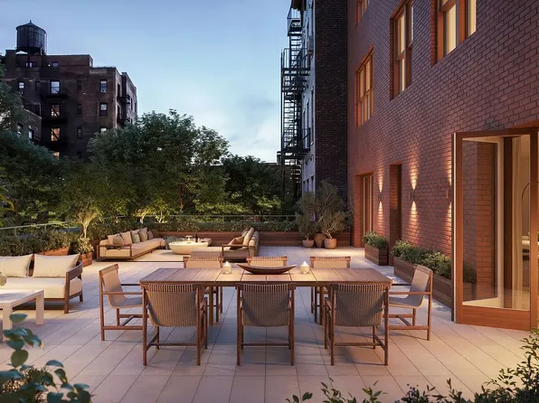 44 W 8th St APT 2, New York, NY 10011