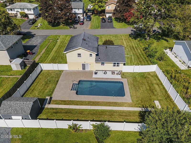 4th image of 16 Sherbrook Drive