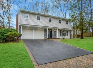 22 Pantzer St, Smithtown, NY 11787