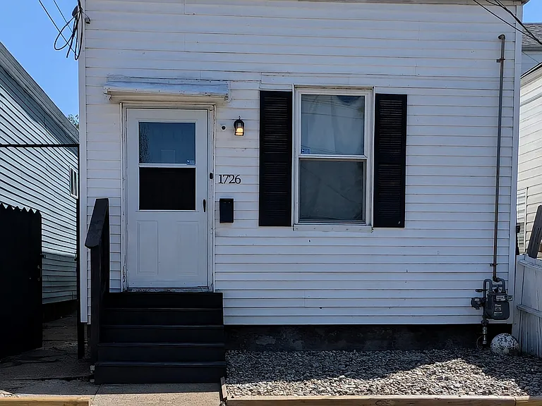 Charming exterior with low-maintenance landscaping and a freshly painted entryway_welcome home to 1726.