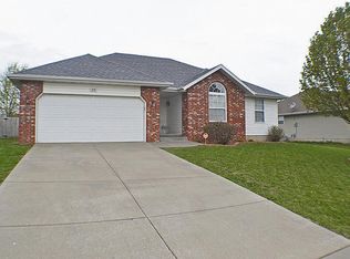 979 S Jester Ave, Springfield, MO 65802