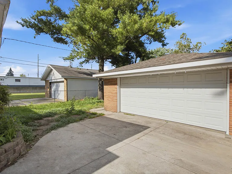 28816 Groveland St — Photo 25