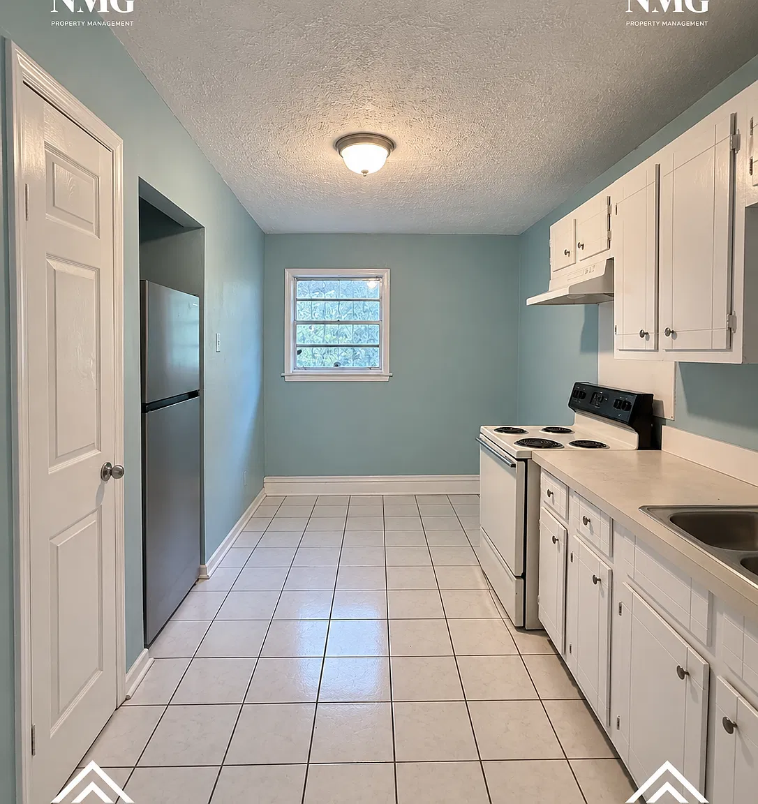 3380 Shady Oaks St — Photo 2