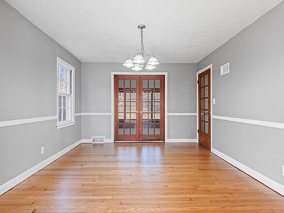4th image of 123 Oak Knolls Ave
