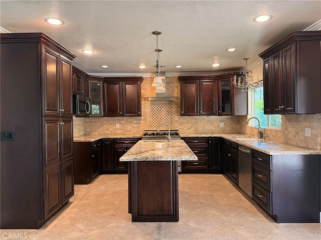 3 bed, 1232 sqft, $3,500 — Photo 4