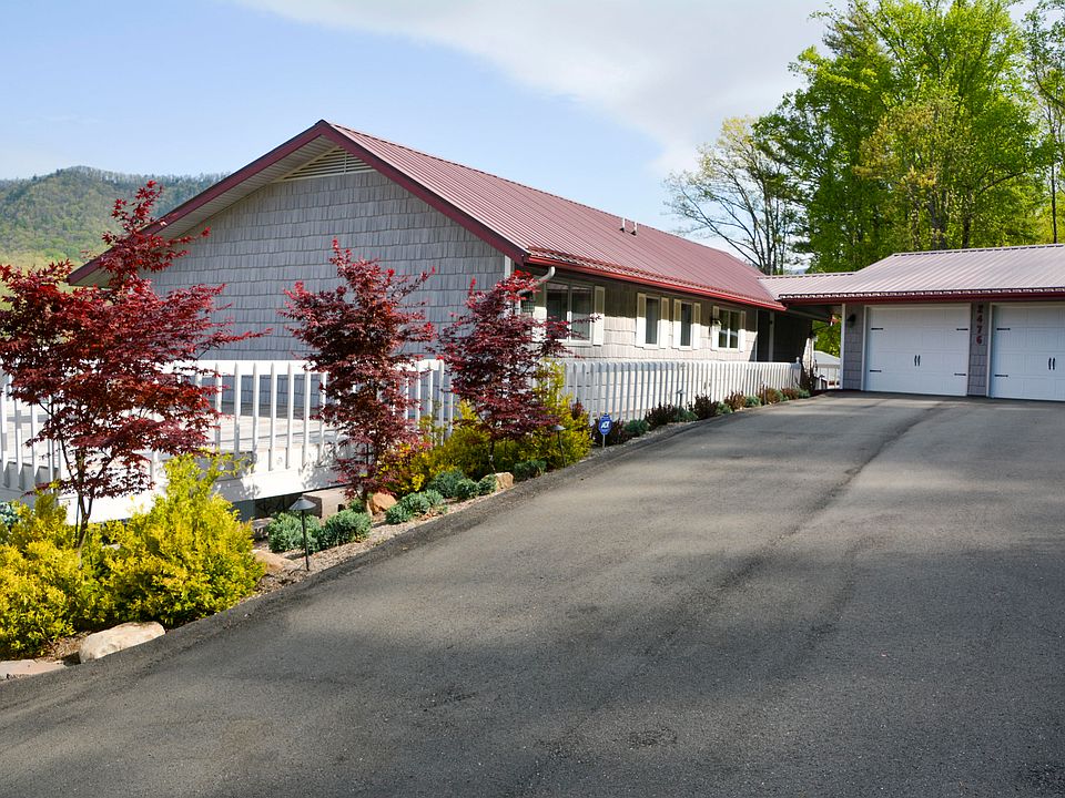 1st image of 2476 Lakeview Dr
