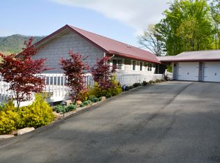 2476 Lakeview Dr, Butler, TN 37640