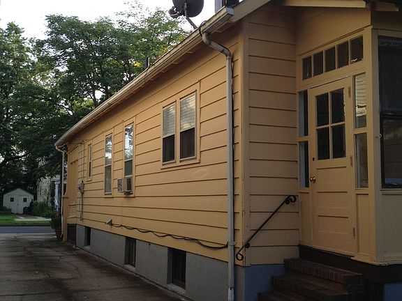 Side look at the house.