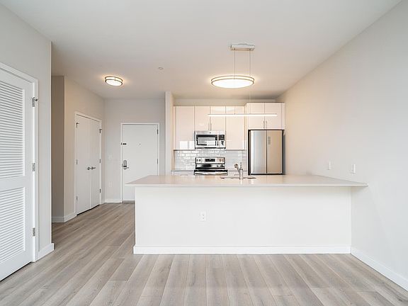 3rd image of 3 Bennett St #303