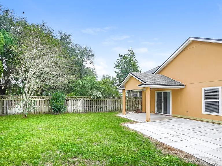 952 Silver Spring Ct — Photo 16