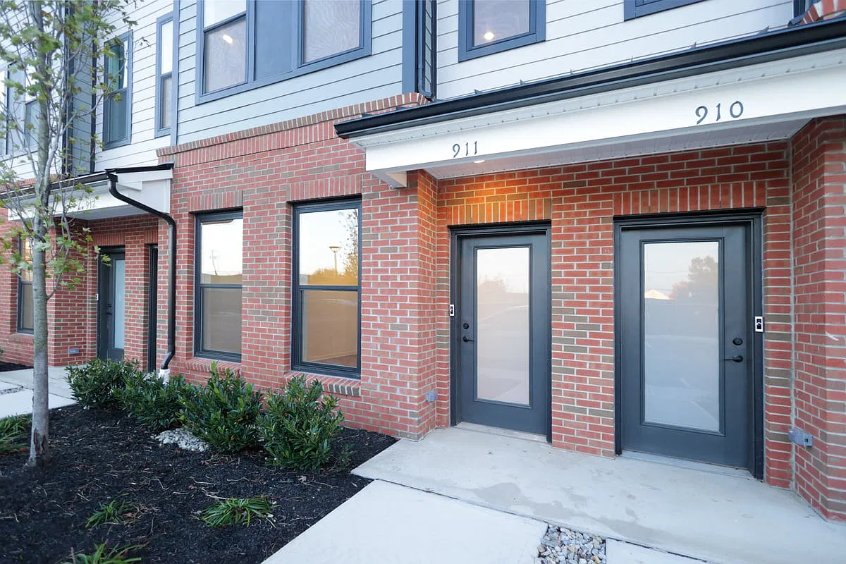 2 bed, $3,800 — Photo 1