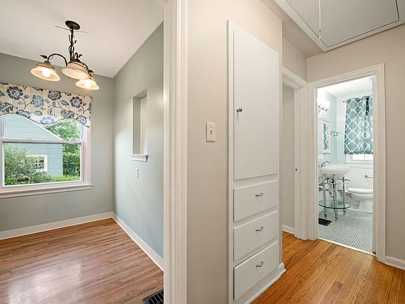 5th image of 457 E Royal Forest Blvd
