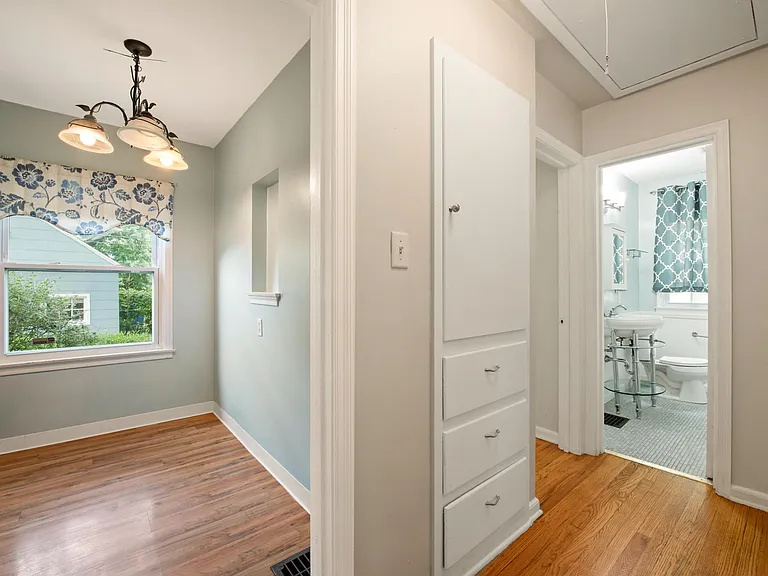 457 E Royal Forest Blvd — Photo 5